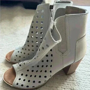 TOMS women's block heel Light gray breathable suede size 8.5